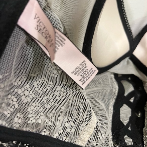 Women’s Victorias Secret Black and Nude Zip Up Corset Top with Lace Detailing - Picture 5 of 5